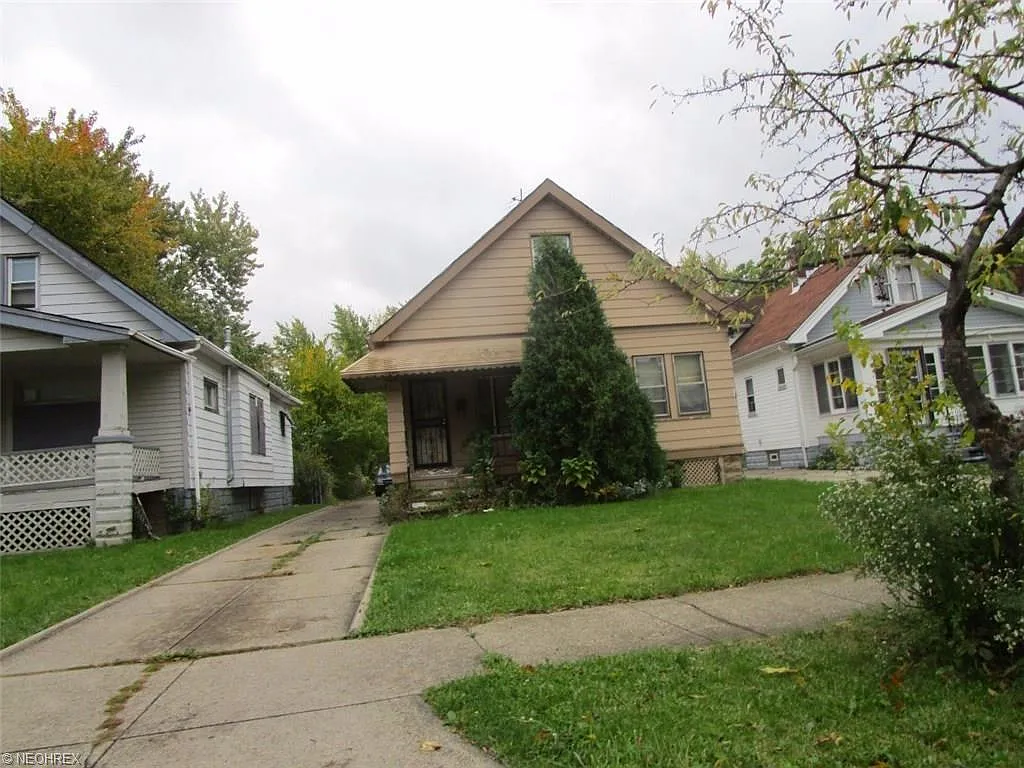 12124 Revere Ave photo 1