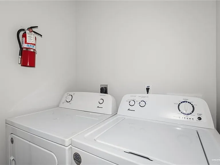 402 N Alexandrite Ave #2 — Photo 11