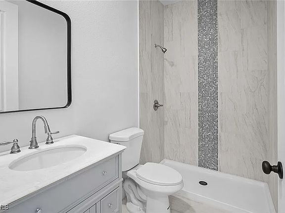 5th image of 783 Bedford Dr