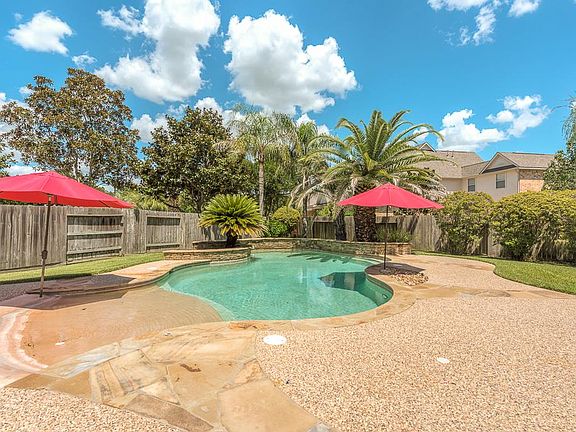 2nd image of 3906 Fielder Cir
