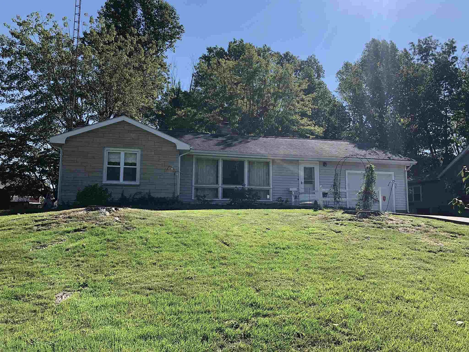 230 Westwood Dr photo 1