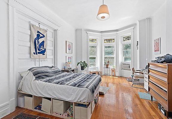 5th image of 27 Hawthorne St #2
