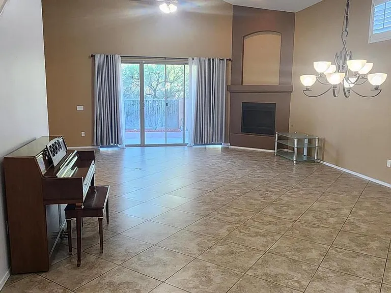 10706 N Hewitt Pl — Photo 6