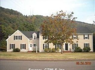 41 Cliffside Dr, Wallingford, CT 06492
