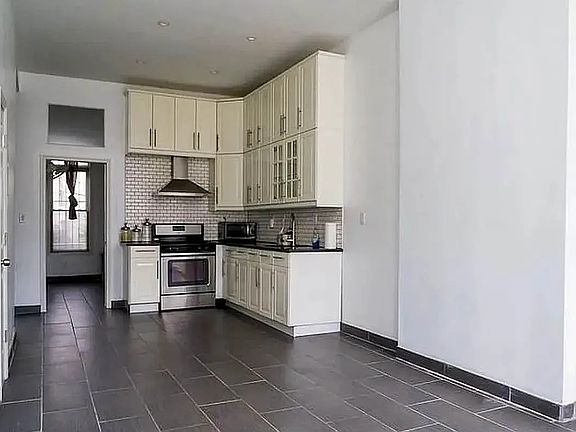5th image of 507 Van Buren St #2