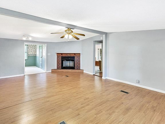 4th image of 1004 Wiles Dr