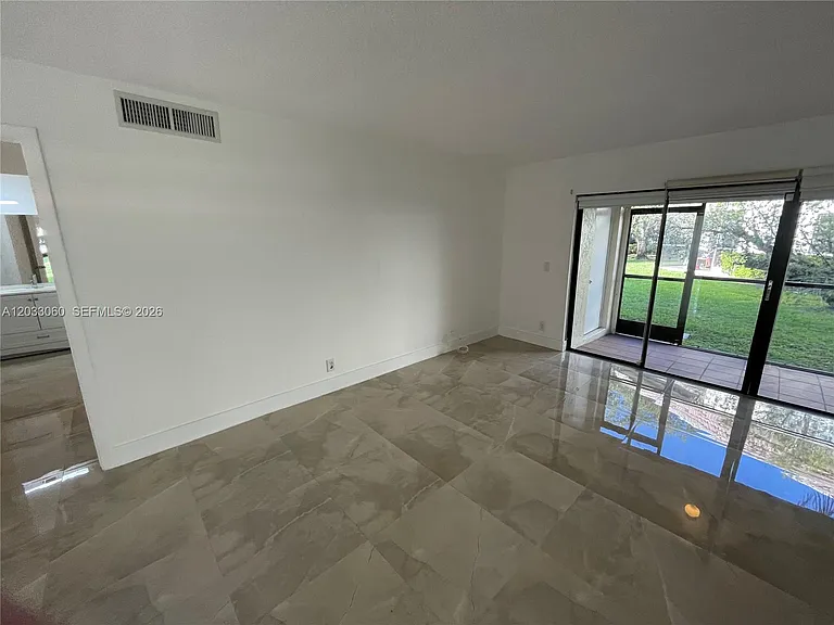 409 Lakeview Dr #104 — Photo 20