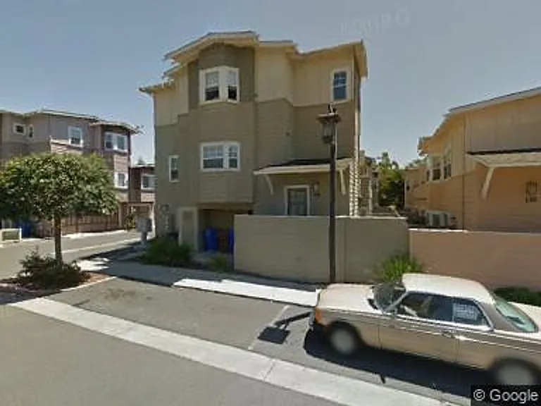 Valley Oak Drive, 140 * — Photo 1