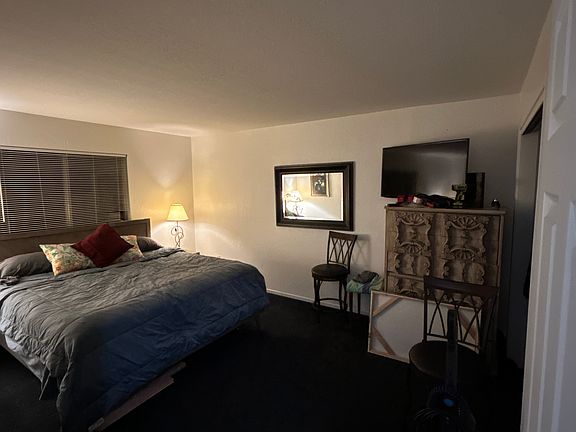 3rd image of 1136 Margaret Ave