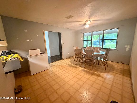 3rd image of 1068 Buck Cir