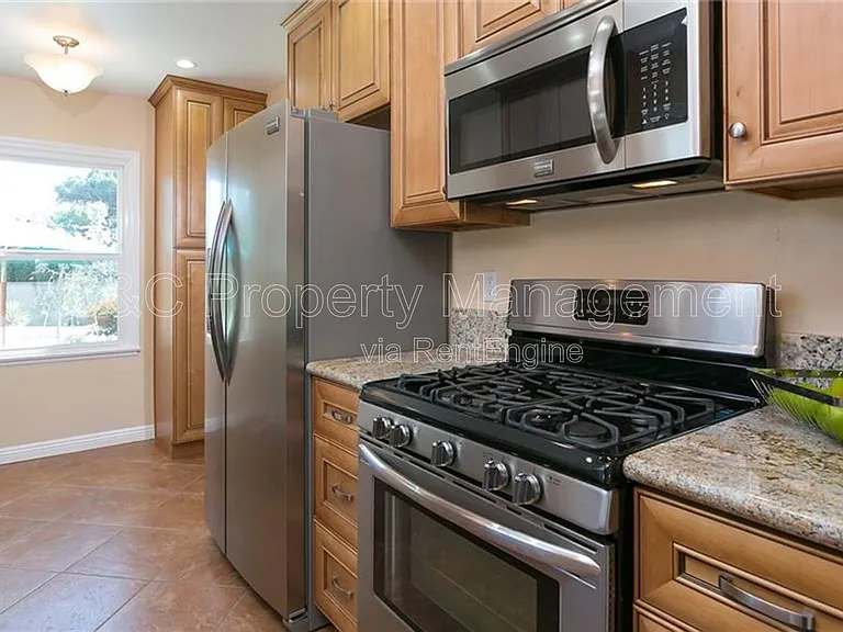 11252 Delano St — Photo 13