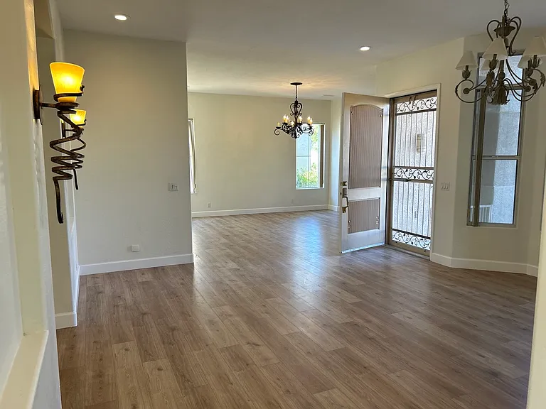 3160 S Greythorne Way — Photo 9