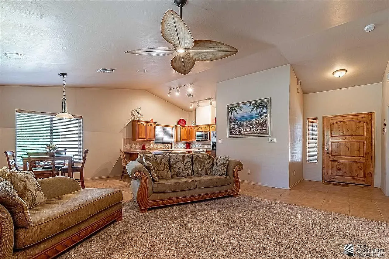 3 bed, 1449 sqft, $2,000 — Photo 2