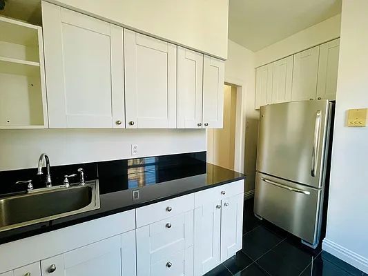 Rented by Mann Maurice A | media 8