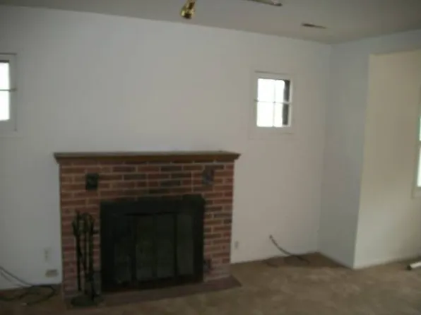 1205 Sunnyside Ln, Round Lake Beach, IL 60073