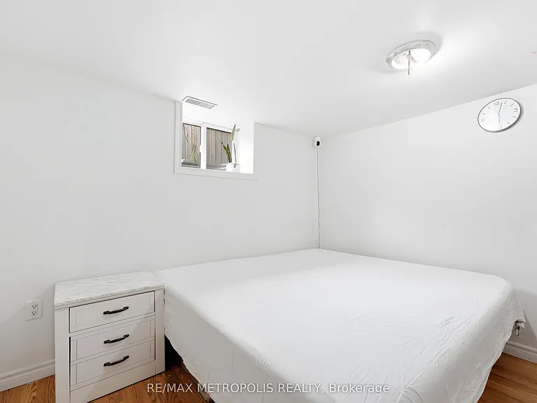 312 Palmerston Ave #BASEMENT — Photo 5