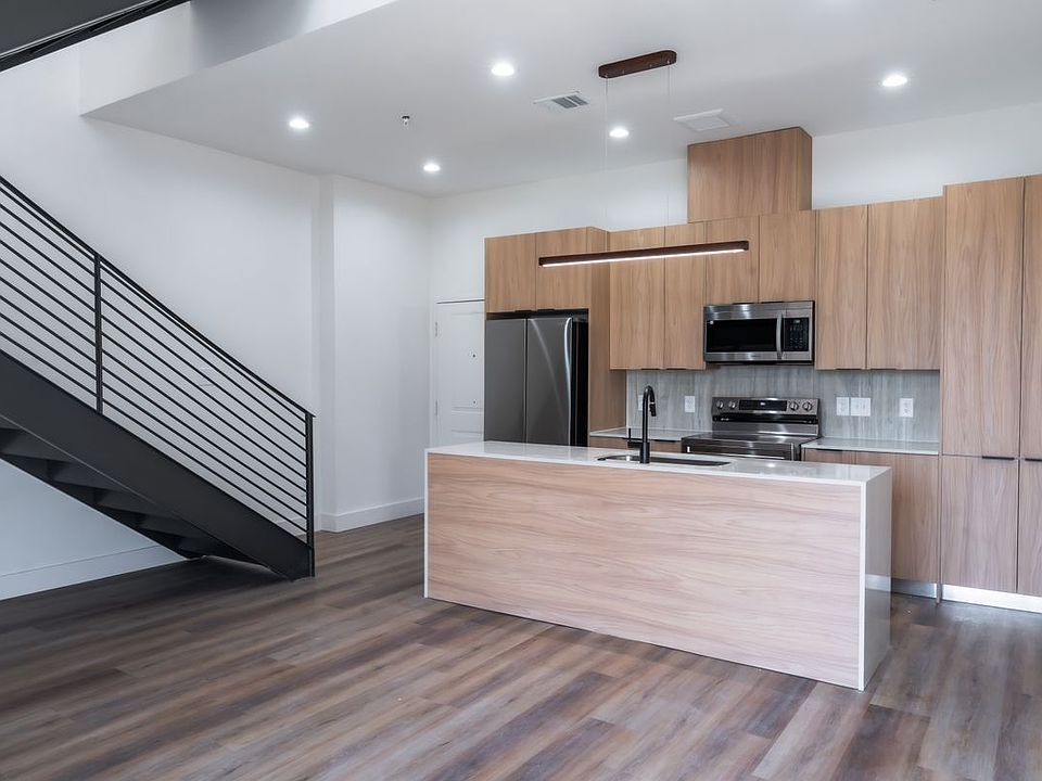 2nd image of 5614 Larkin St