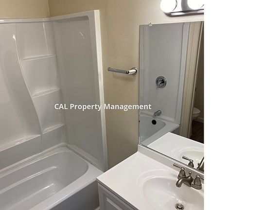 4th image of 530 Pinion St #B