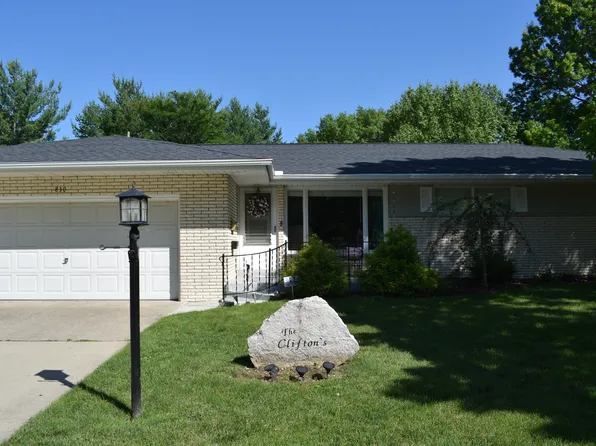 830 Franklin St, Charleston, IL 61920