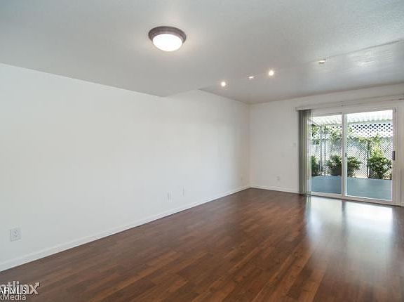 4th image of 8312 E Orange Blossom Ln #R