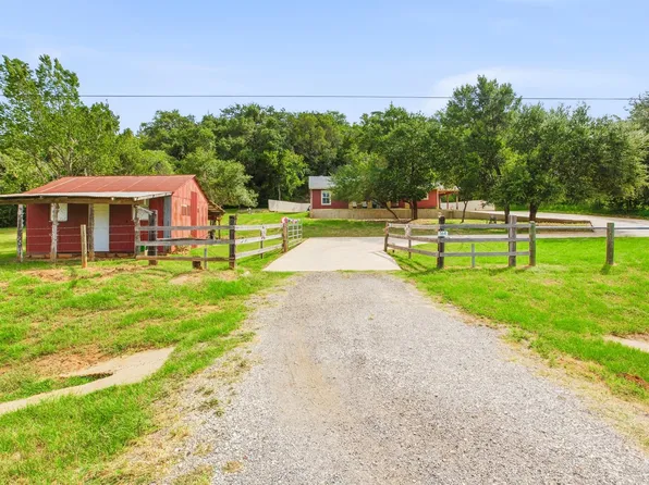 564 Highway 71 W, Smithville, TX 78957