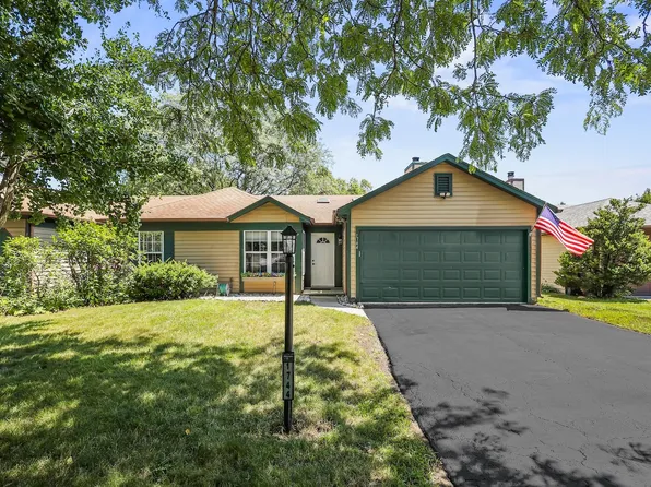 1744 Ranchview Dr, Naperville, IL 60565