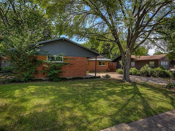 3rd image of 1110 McCallum Dr