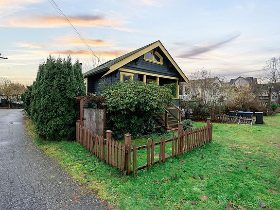 2nd image of 2336 Rindall Ave