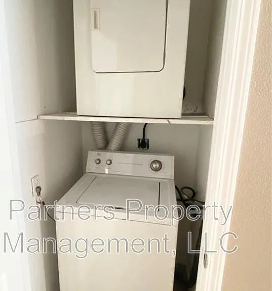 1530 N Addington Ave — Photo 6
