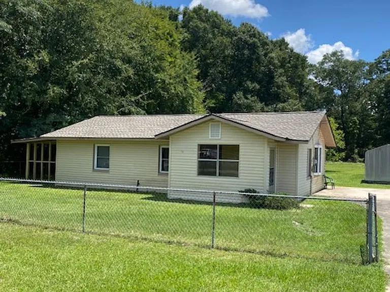 15 Bradley Rd — Photo 1