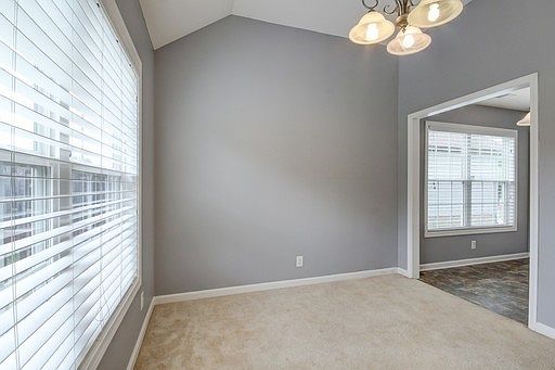 5th image of 404 Zurich Ct