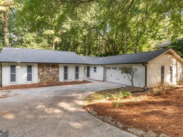 9570 Hillside Dr, Roswell, GA 30076