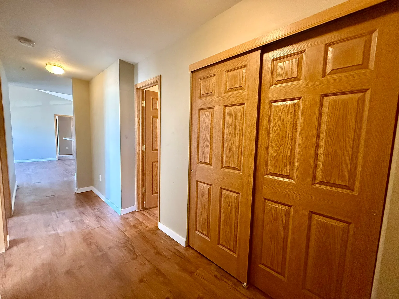 3 bed, 1055 sqft, $1,999 — Photo 3
