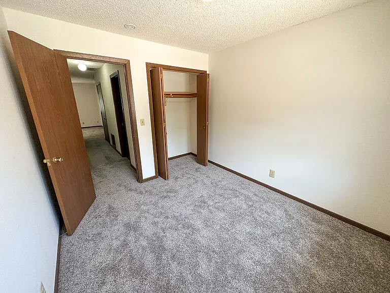 212 S Walnut Ave — Photo 17