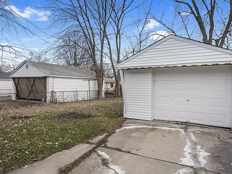 22000 Cunningham Ave — Photo 13