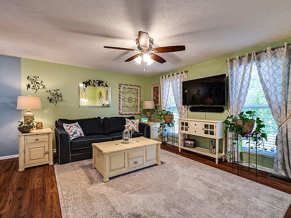 3rd image of 1361 Hartwood Dr