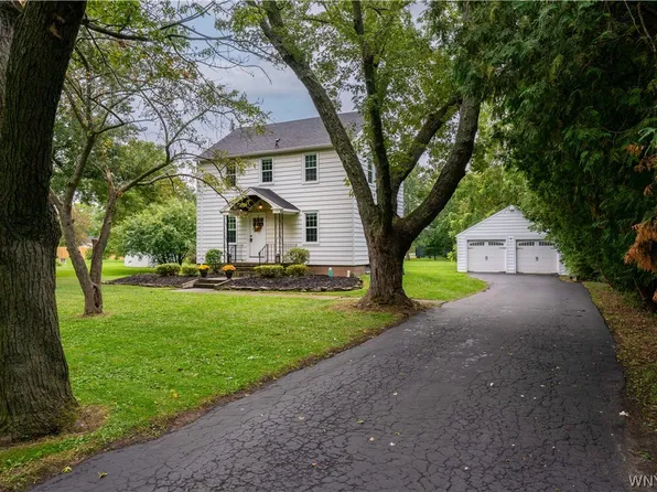 1138 Jarrett Dr, Lewiston, NY 14092