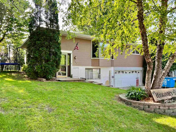 303 Upper Ridge St, Reinbeck, IA 50669