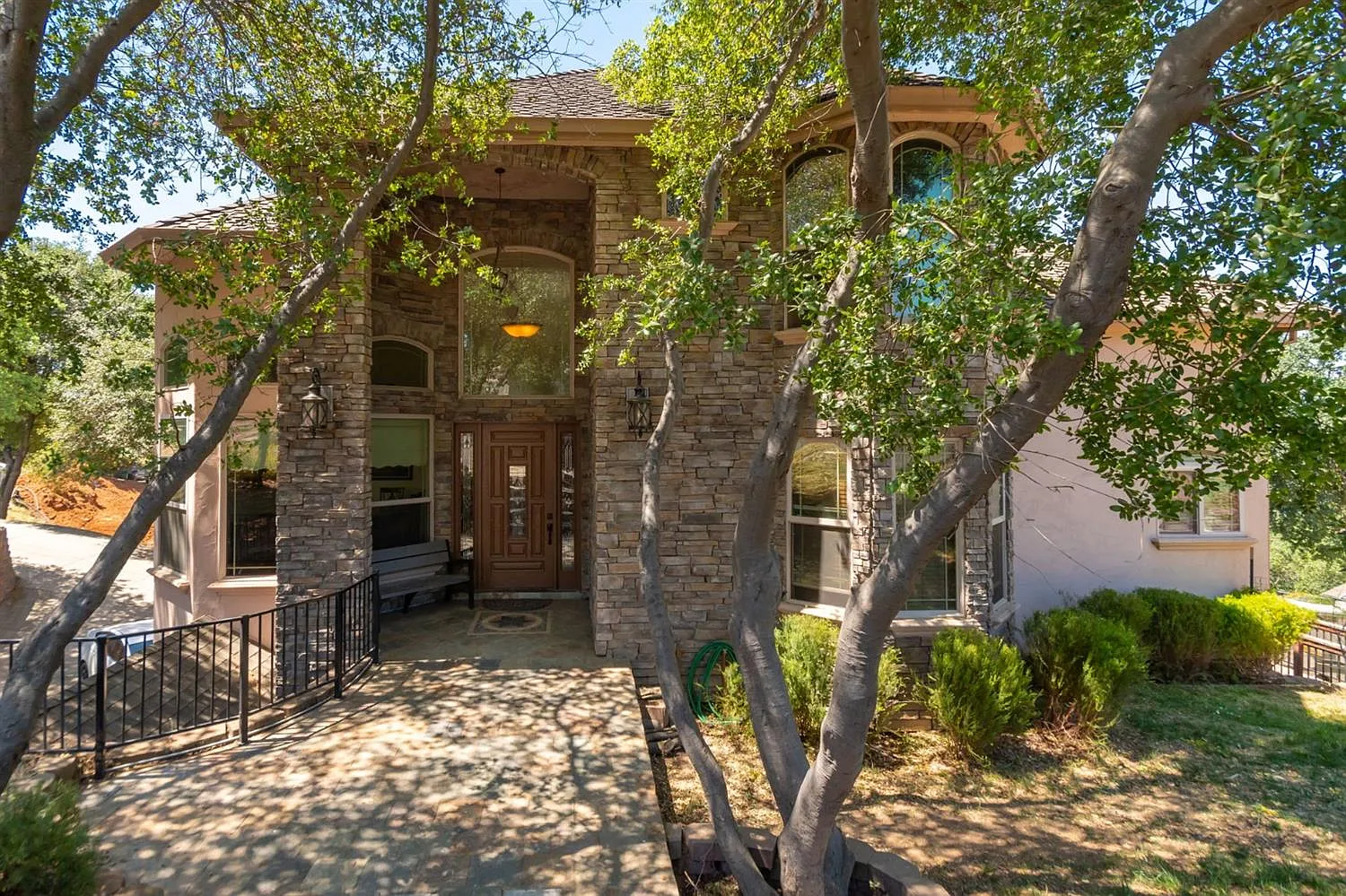 693 Encina Dr photo 1