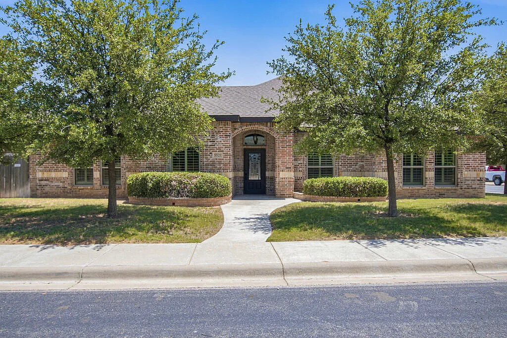 4 bed, 2.0 bath, 2363 sqft, $3,350 — Photo 1