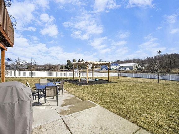 4th image of 1215 Springbrook Drive