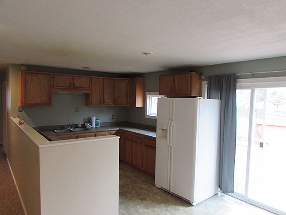 5th image of 64 Sunnycrest Dr