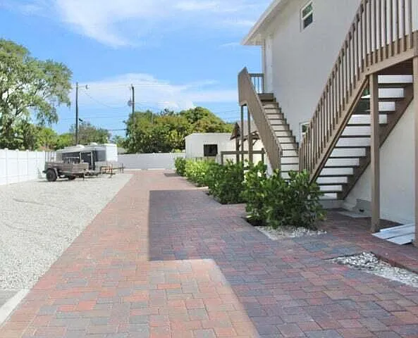 2 bed, 1.0 bath, 800 sqft, $1,900 — Photo 3