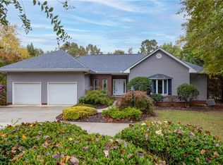 111 Cardinal Dr, Seneca, SC 29672