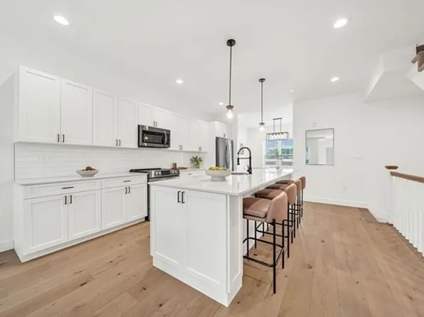 635 Main St APT 4, Wilmington, MA 01887