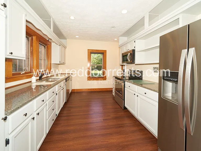 412 N Merrill St — Photo 6