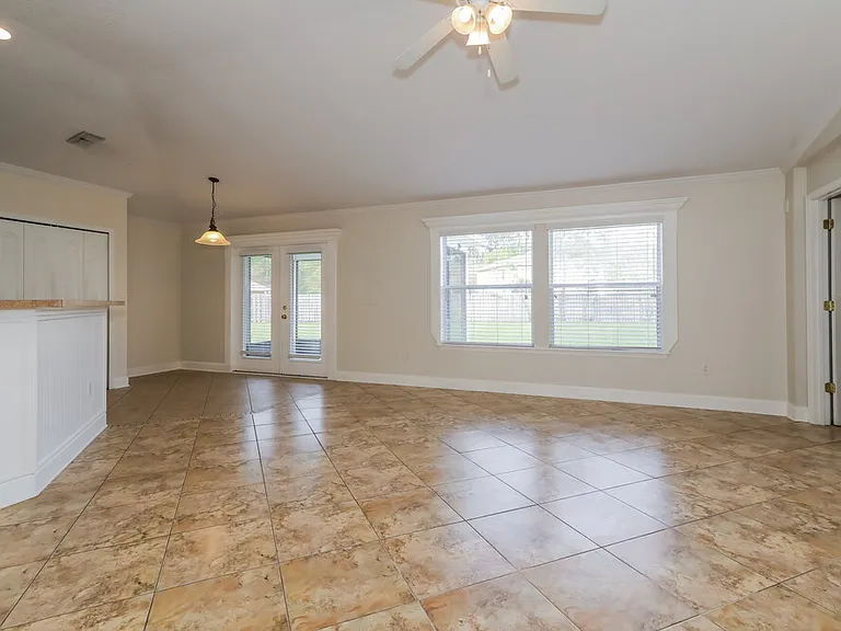 2732 Woodsdale Dr — Photo 5