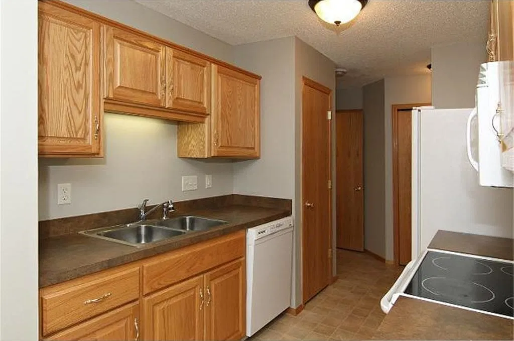 3 bed, 3.0 bath, 1404 sqft, $1,975 — Photo 4