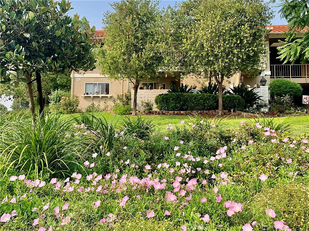 2 bed, 1009 sqft, $2,500 — Photo 2