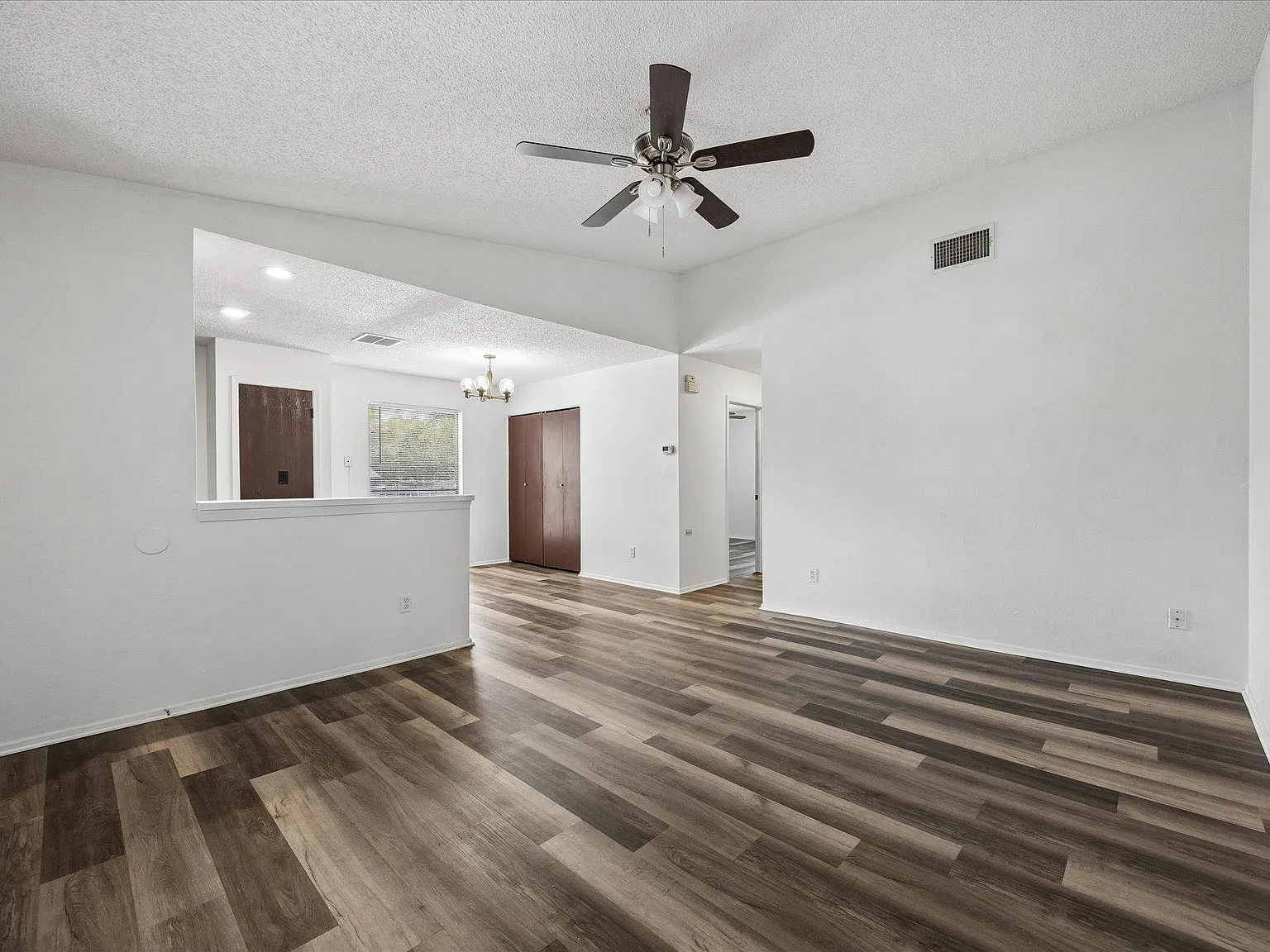 2 bed, 1.0 bath, 828 sqft, $950 — Photo 3